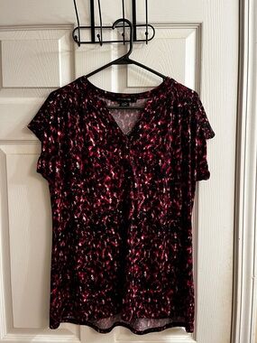 89TH MADDISON~PINK & BLACK~PATTERNED TOP~LG